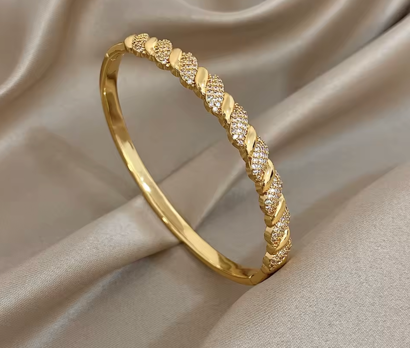 Exquisite Shiny Zircon Gold Plated Bracelet