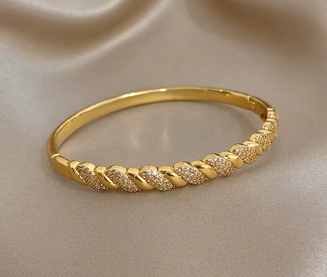 Exquisite Shiny Zircon Gold Plated Bracelet