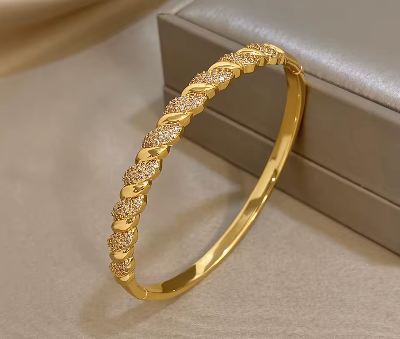 Exquisite Shiny Zircon Gold Plated Bracelet