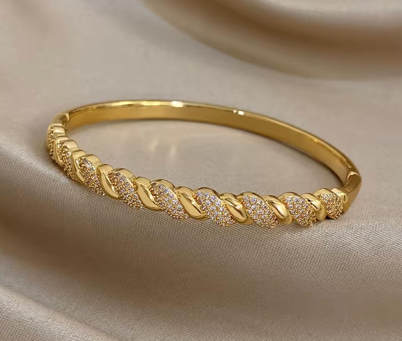 Exquisite Shiny Zircon Gold Plated Bracelet